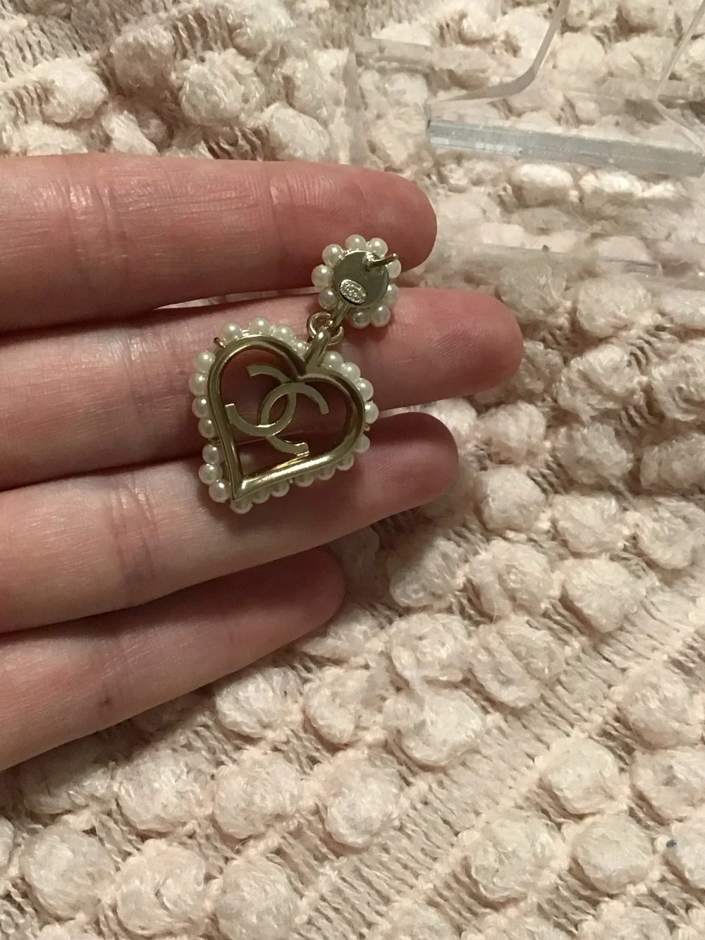 CHANEL Gold Heart Drop Earrings with Pearls - Cream/Gold